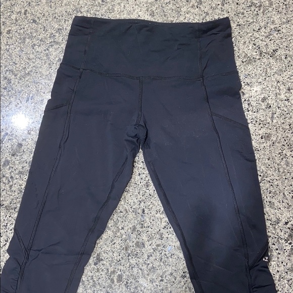 *SOLD* Lululemon Black Speed Up Ruffled Leg Pant - Picture 2 of 16